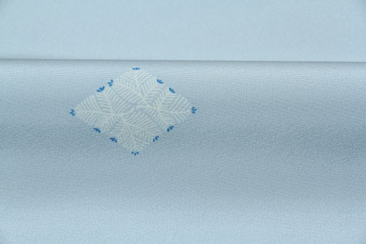 ◎【摺り型友禅】【染京小紋】《若松菱の飛び柄》《蒼白色・白・青》【1尺】《お茶席や歌舞伎鑑賞にも》